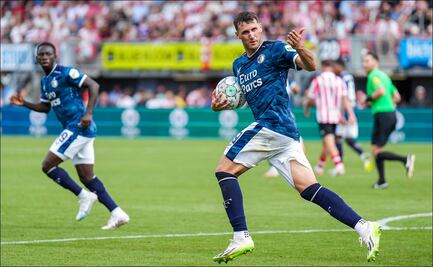 Santiago Giménez anotó un golazo de cabeza en el empate del Feyenoord ante el Sparta Rotterdam