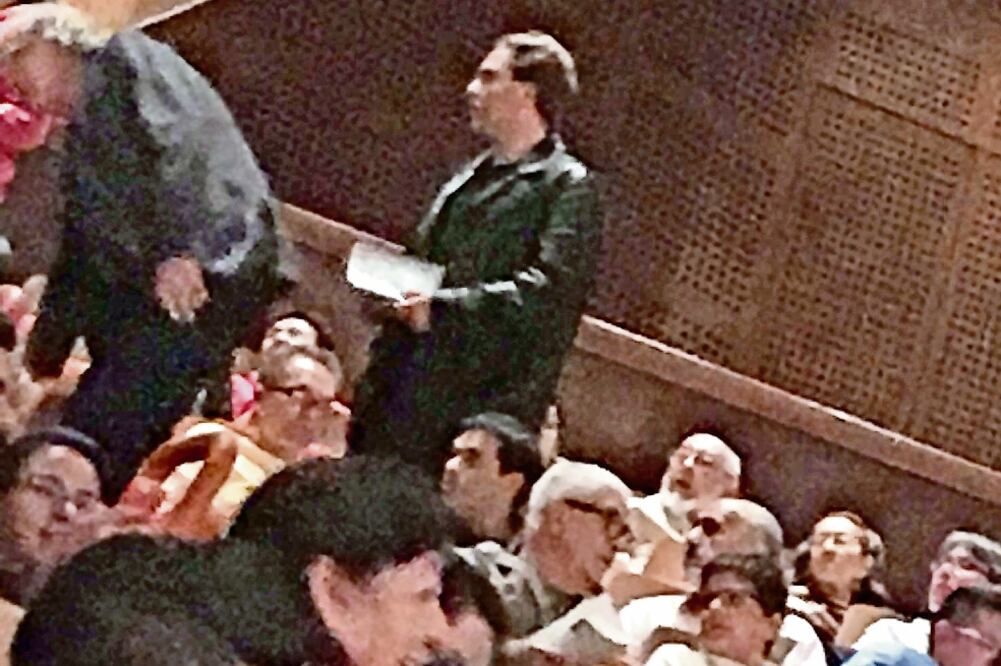 Cristian Castro en el concierto nocturno de la Orquesta Filarmónica de la UNAM. (ESPECIAL)