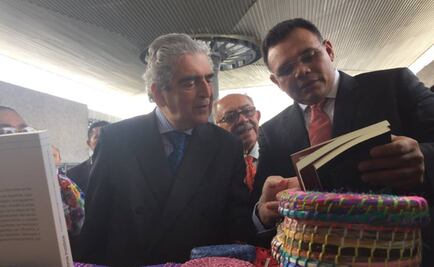 Inicia la Feria del Libro de Antropología e Historia