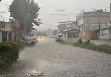 Intensas lluvias dejan varias afectaciones en varios municipios del Edomex; reportan anegaciones en vialidades importantes