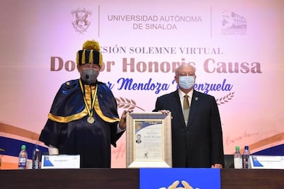 Élmer Mendoza recibe el grado Doctor Honoris Causa por la Universidad Autónoma de Sinaloa