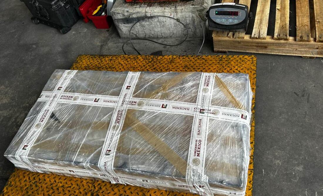 Metanfetamina encontrada en el Aeropuerto Internacional Benito Juárez de la Ciudad de México. Foto: X @AICM_mx