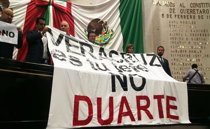 Diputados toman la tribuna del Congreso de Veracruz