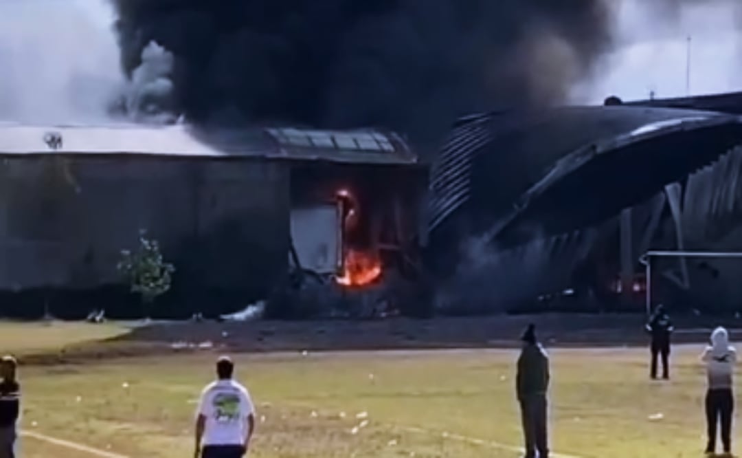 Avioneta se desploma en Toluca; moviliza a cuerpos de emergencia cerca del aeropuerto. Foto: Captura de pantalla