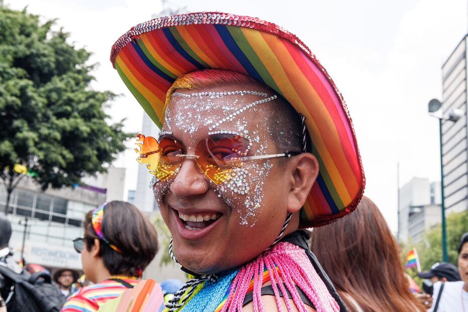Miles de personas se reúnen en la marcha LGBT+ la cual partió del Ángel de la Independencia. (Foto: Yaretzy M. Osnaya El Universal)