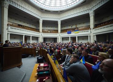 Ataque ruso con drones daña instalaciones del Parlamento ucraniano; oficina de Zelensky está metros de distancia