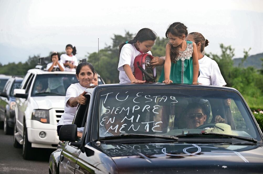 Habitantes del pueblo natal del cantautor le rindieron homenaje (ARMANDO SOLÍS. EL UNIVERSAL)
