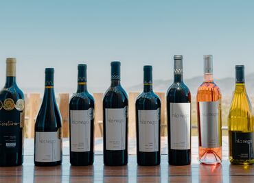 Hilo Negro, la bodega con costuras en su etiqueta