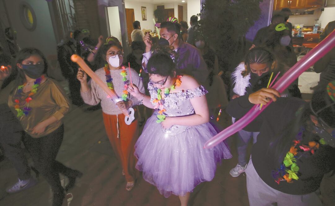 En medio de la pandemia, algunos salones de fiestas continúan con la celebración de eventos de manera normal. Foto: Archivo/ Xinhua.