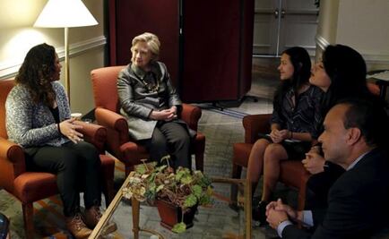 U.S. presidential hopeful Clinton calls for easier naturalization