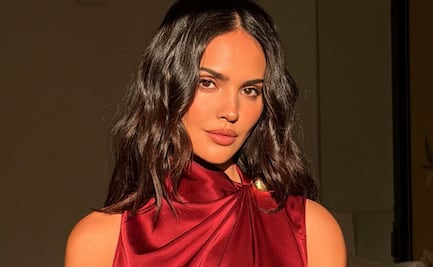 Eiza González derrocha elegancia con vestido rojo