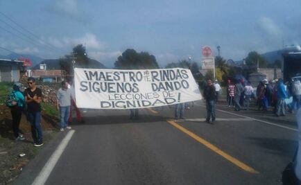 Normalistas despojan a choferes de sus unidades en Michoacán