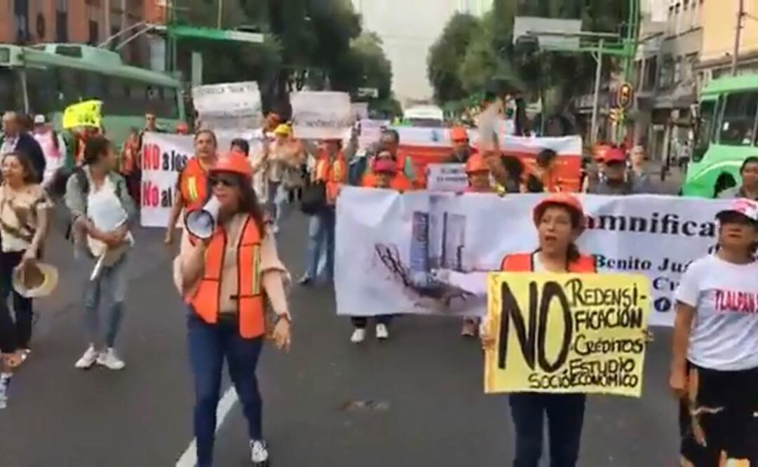 Damnificados del sismo del 19-S marchan al Zócalo