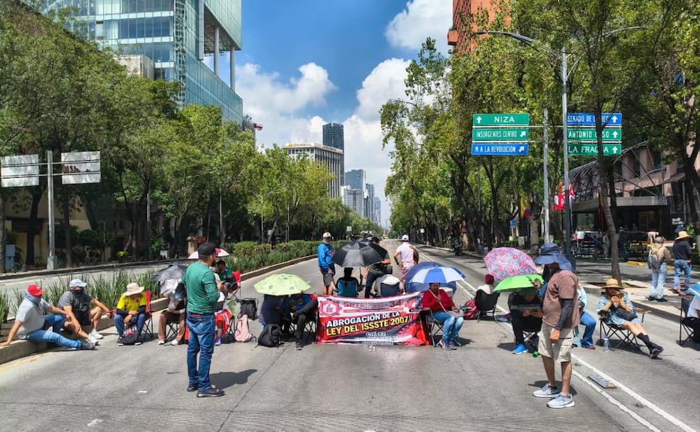 Maestros de la CNTE cierran cruce de Paseo de la Reforma, Avenida Juárez y Bucareli este 12 de junio. Foto: Luis Camacho / EL UNIVERSAL