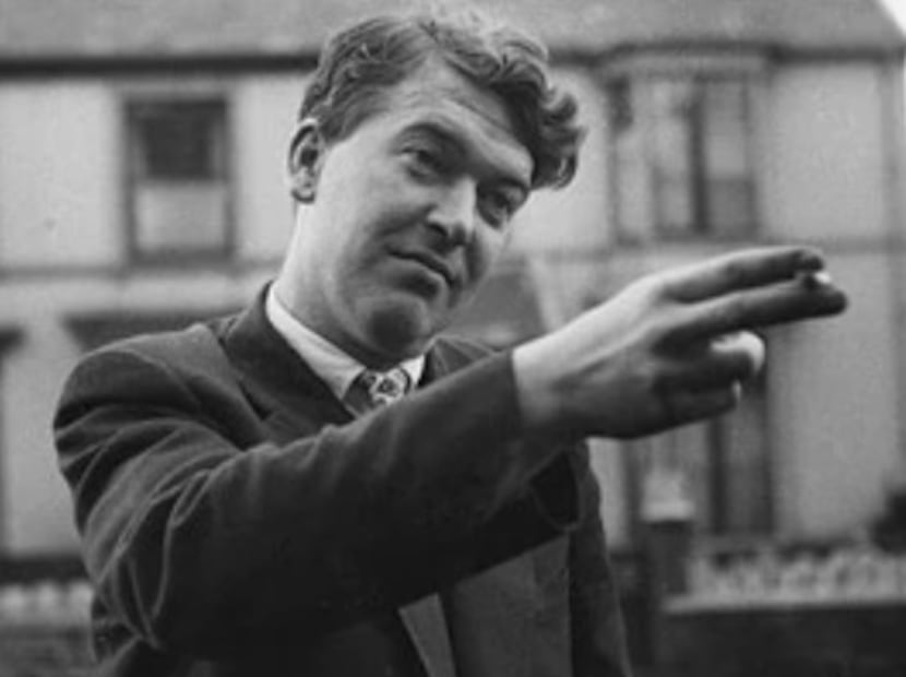 Kingsley Amis. Crédito: james-bond-literary.fandom.com