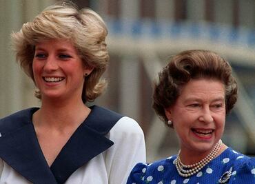 La reina Isabel II no sabía cómo tratar a Diana de Gales