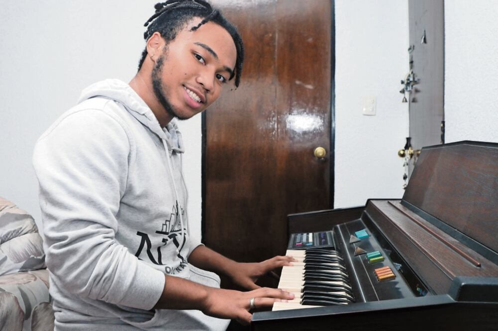 Juan Pablo cuenta que no ha sido fácil ser paciente del mal que mató a 105 mil mexicanos en 2017, sobre todo porque su diagnóstico llegó a la par de la adolescencia. Fotos: ARIEL OJEDA