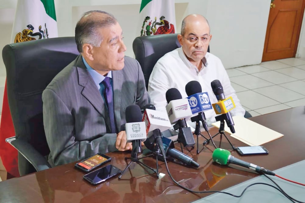 Pesquisa. El fiscal de Nayarit, Petronilo Díaz (arriba a la der.), dijo que el indígena Margarito Díaz fue asesinado por un hombre ajeno a la comunidad. (ESPECIAL)