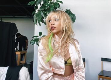 Danna Paola te muestra cómo llevar un look satinado a su nivel más hot