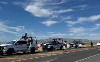 Se registra enfrentamiento entre civiles armados y policías en Ojinaga, Chihuahua; roban camión de pasajeros e incendian un Oxxo