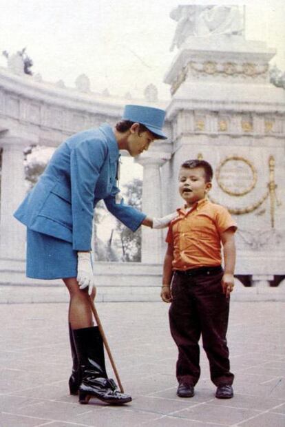Mujeres policías, de la elegancia a la rudeza