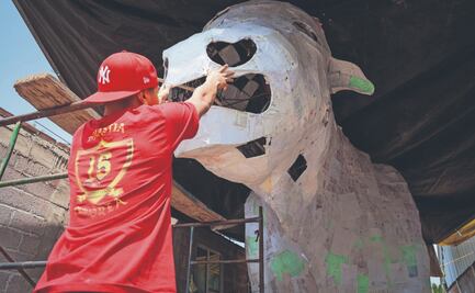 Crean torito gigante para la Feria de la Pirotecnia