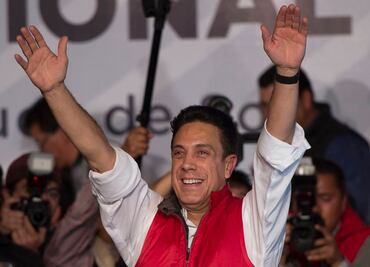 Fayad se registra por el PRI para gubernatura de Hidalgo