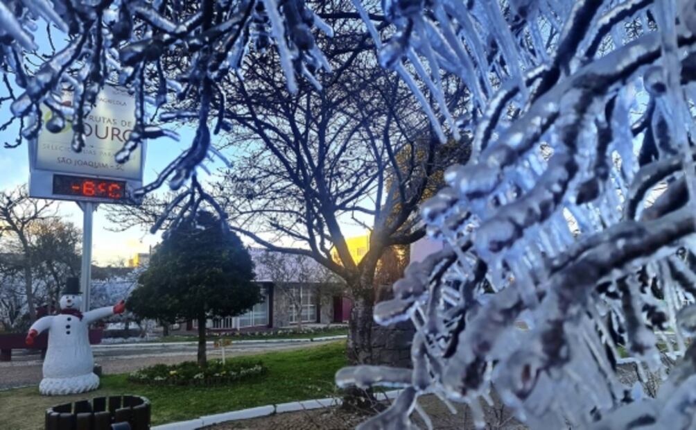 Ola de frío cubre de nieve ciudades al sur de Brasil; suceso que no ocurría desde 1957