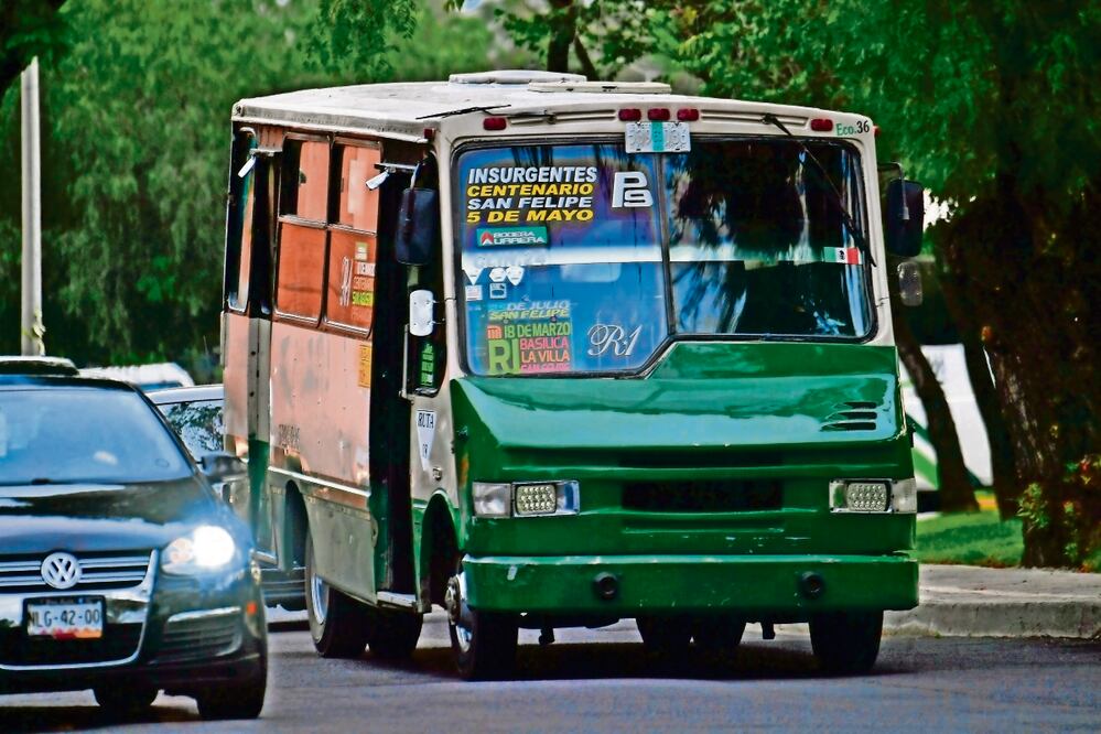 Se calcula que este año los microbuses que se deben sustituir ronda los 2 mil 200, los cuales circulan por 10 alcaldías. Foto: Archivo EL UNIVERSAL
