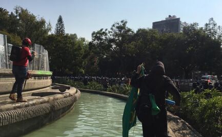 Encapuchadas protestan en la Roma contra represión de policías a feministas en Cancún