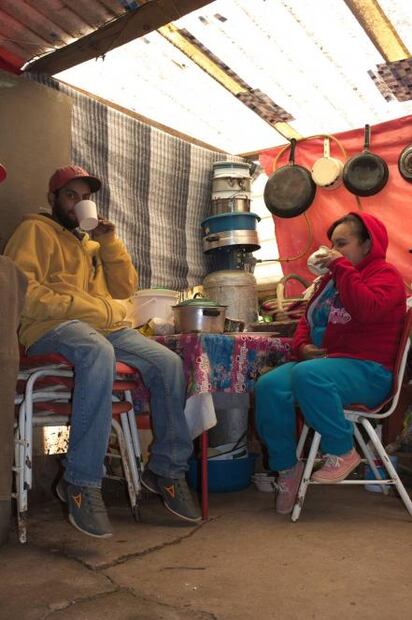 Sobreviven a las heladas con lonas y cartones en Zacatecas