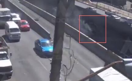 Captan otra volcadura en el mismo punto donde auto "voló" en Periférico Norte
