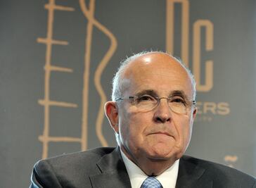 Trump nombra a Giuliani para luchar contra ciberataques