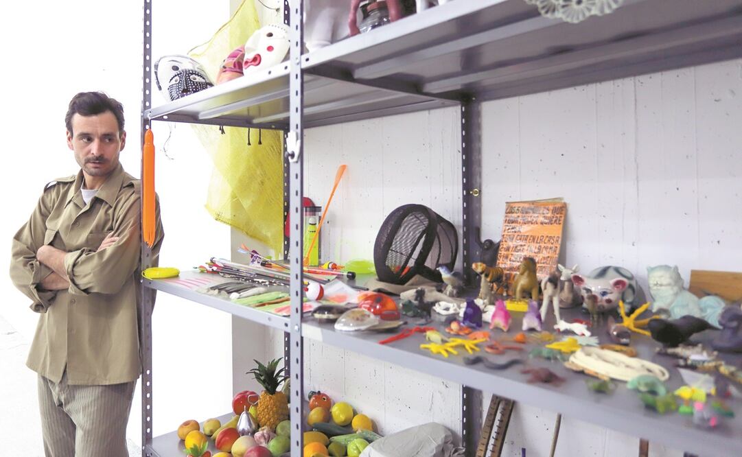 Gabriel Rico (Lagos de Moreno, 1980), en su estudio en la ciudad de Guadalajara. Foto: CARLOS ZEPEDA. EL UNIVERSAL