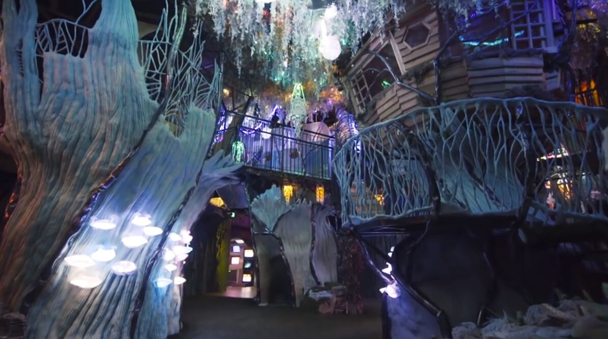 La misteriosa mansión es parte de un colectivo de arte que busca rescatar una parte de Nuevo México  (Crédito: meowwolf.com/santa-fe/about)