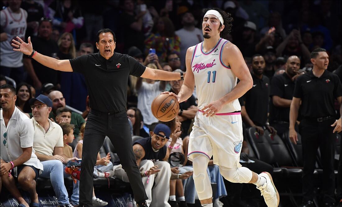 Jaime Jáquez Jr. se lució en descalabro del Miami Heat y batió su marca de anotación en NBA / FOTO: AP