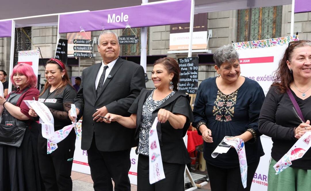 Clara Brugada inaugura la septima edición de la Feria de los Barrios del Centro Histórico
Foto: Especial.