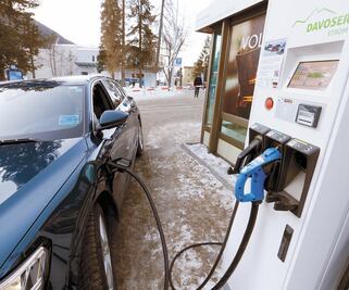 Automóviles eléctricos ganan terreno en el mercado
