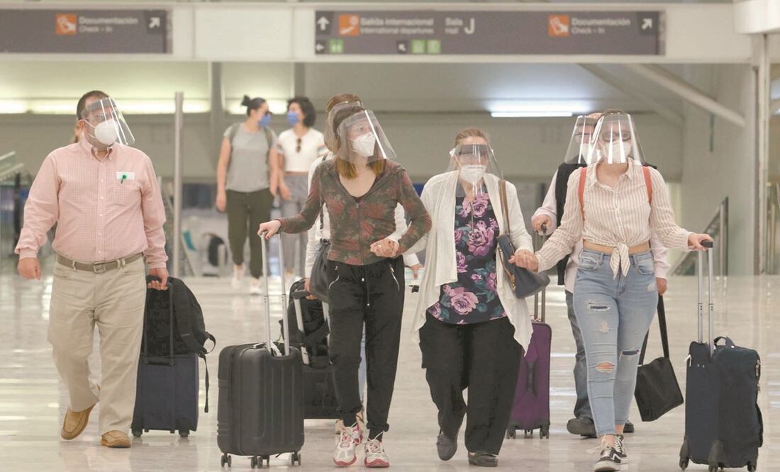 De acuerdo con la Secretaría de Salud local, por ahora no está previsto que se realicen pruebas a las personas que arriban a la Ciudad de México, aunque hay empresas que sí solicitan el resultado. Foto: ARCHIVO EL UNIVERSAL