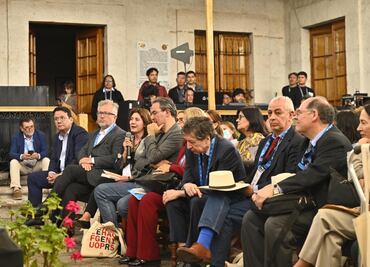 Un diccionario de Vargas Llosa y su legado "in memoriam" al Instituto Cervantes