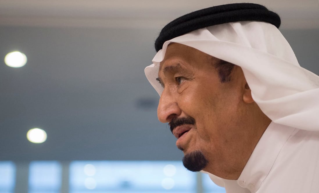 El rey Salman ordenó el arresto e interrogatorio del príncipe al día siguiente de la difusión de los videos (Foto: AP)