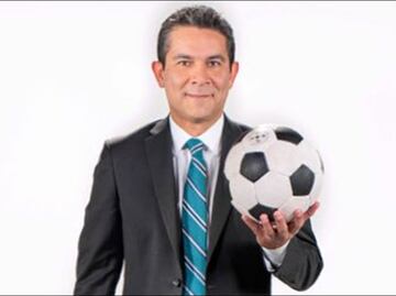 Comentarista de Televisa suena para sustituir a Ricardo Peláez en Cruz Azul