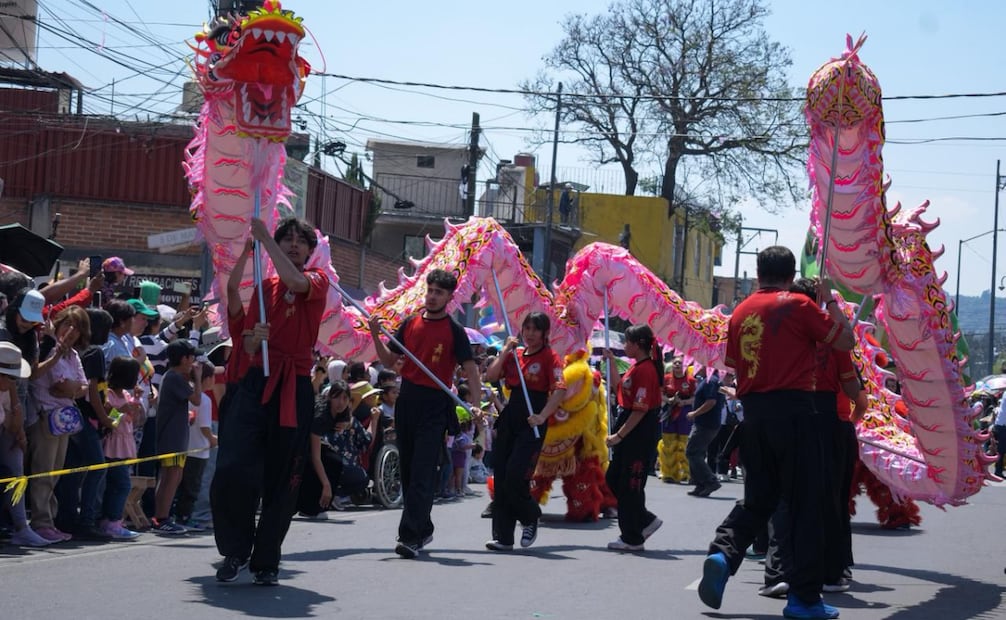 Entre globos y risas, Xochimilco celebra el Día del Niño; familias disfrutan desfile y actividades.
Foto: Santiago Cadena / EL UNIVERSAL.