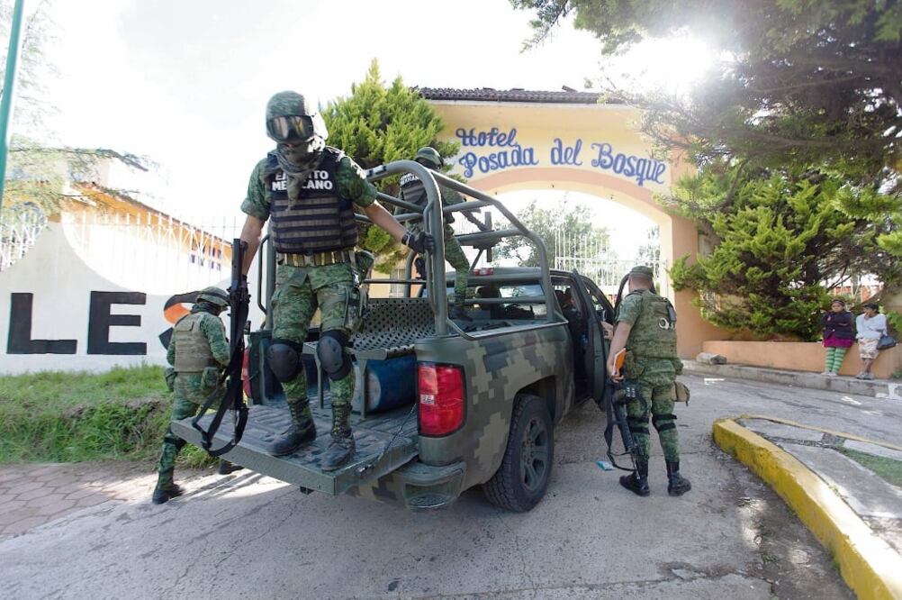 Fernando Ángeles, candidato a edil por el PRD, fue interceptado por sus agresores al salir de un hotel de su propiedad, ubicado en la entrada de Ocampo. Foto: RODOLFO AYALA. EL UNIVERSAL 
