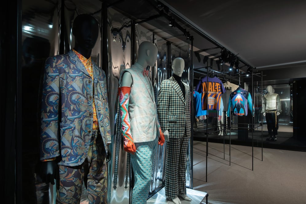 "Masculinities" es exhibida en el Museo de la Ciudad de Bruselas. Foto: Musée Mode & Dentelle
