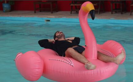 Flavio Medina abandona a su esposa e hijos para irse a un resort muy especial 