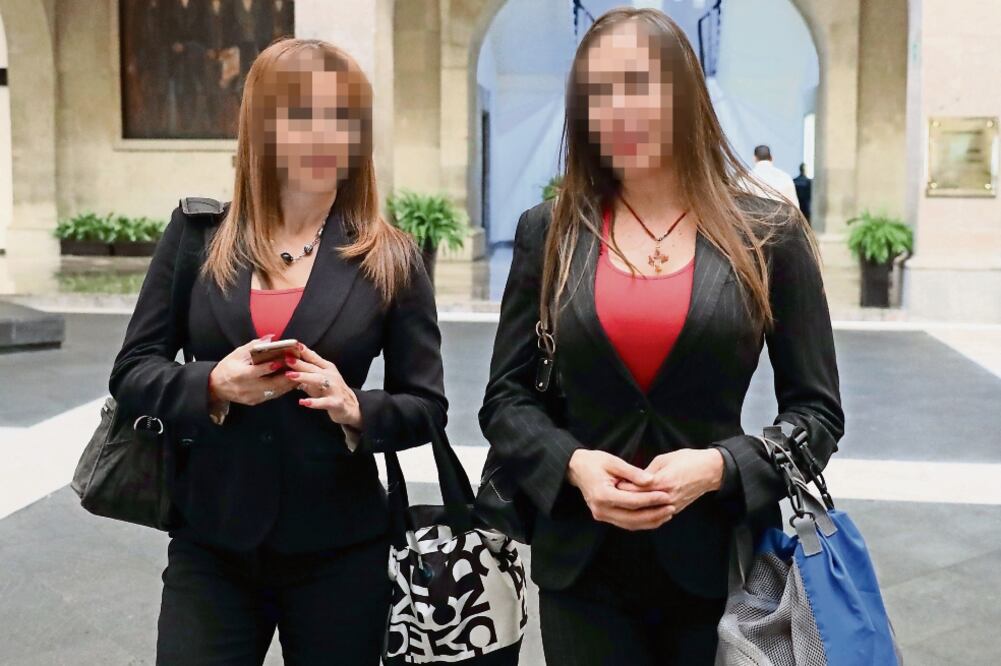 Las compañeras edecanes son muy amables y lindas que nos están atendiendo, no es correcto que les exijan usar escotes o minifaldas, dice morenista (ARIEL OJEDA. EL UNIVERSAL)