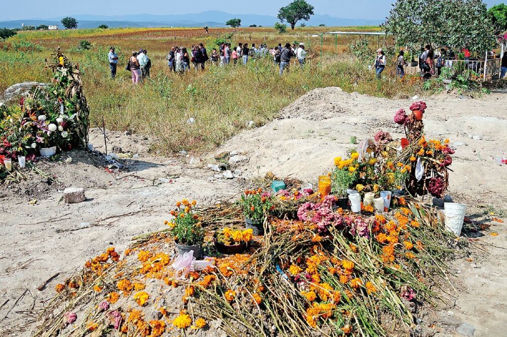 De los 105 cadáveres sepultados, sólo dos fueron entregados a sus familiares (CIUDADANOS. MX)