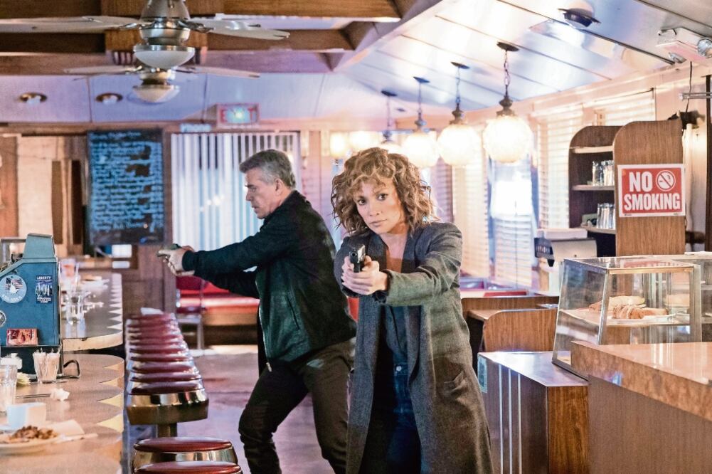 Jennifer Lopez es la detective Harlee Santos. (CORTESÍA)