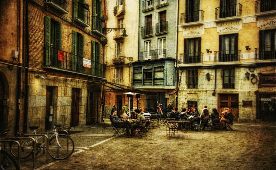 El casco antiguo posee un gran número de restaurantes y terrazas. (Foto: Ildrim Valley) 